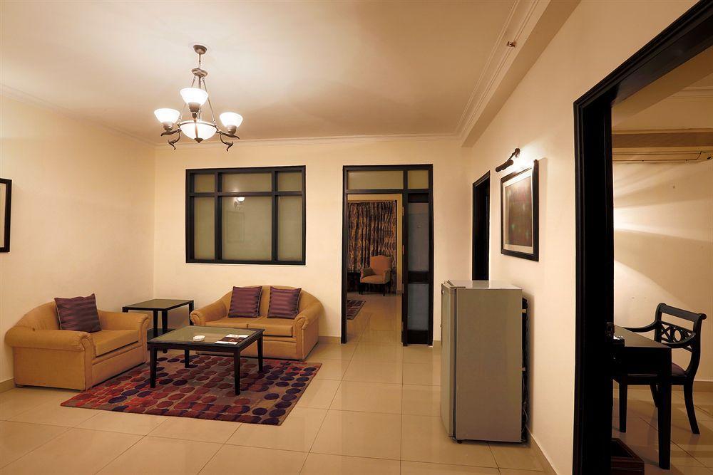 Hotel Townhouse 517 La Sapphire Near Delhi Airport Nuova Delhi Esterno foto