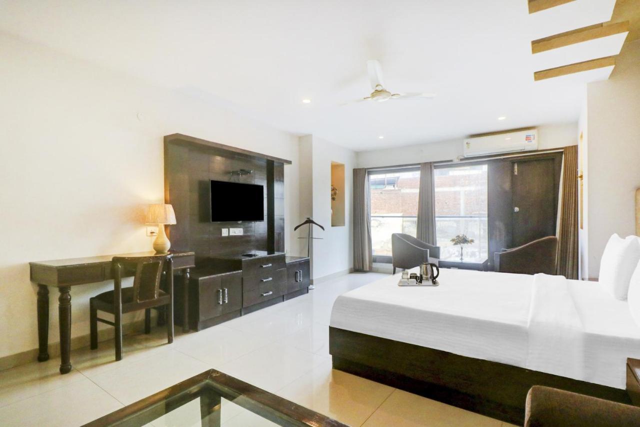 Hotel Townhouse 517 La Sapphire Near Delhi Airport Nuova Delhi Esterno foto
