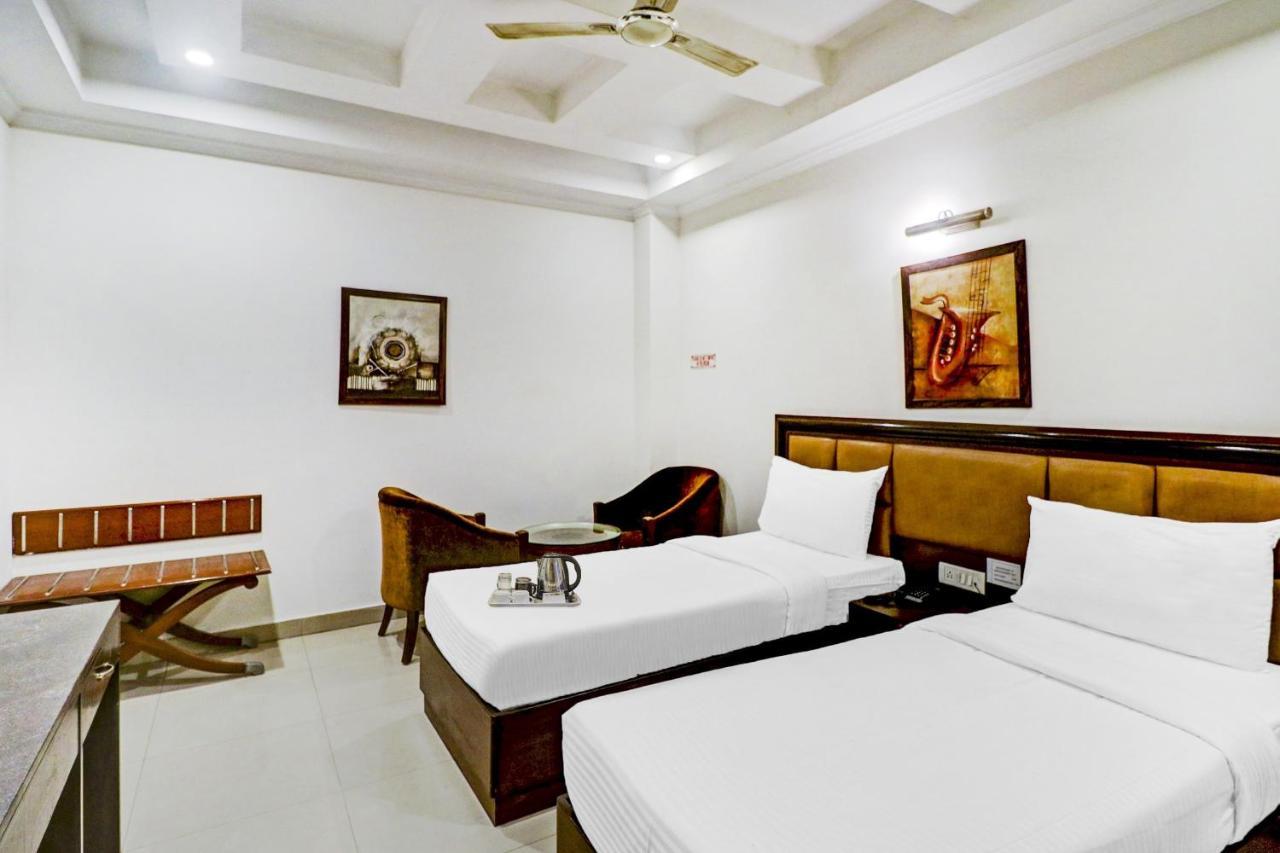 Hotel Townhouse 517 La Sapphire Near Delhi Airport Nuova Delhi Esterno foto