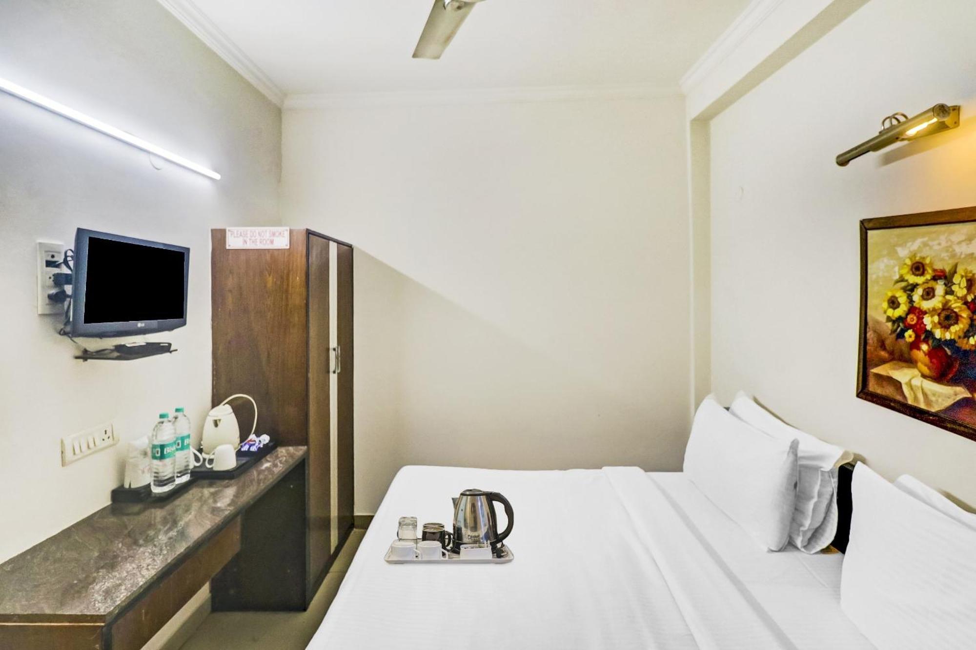 Hotel Townhouse 517 La Sapphire Near Delhi Airport Nuova Delhi Esterno foto