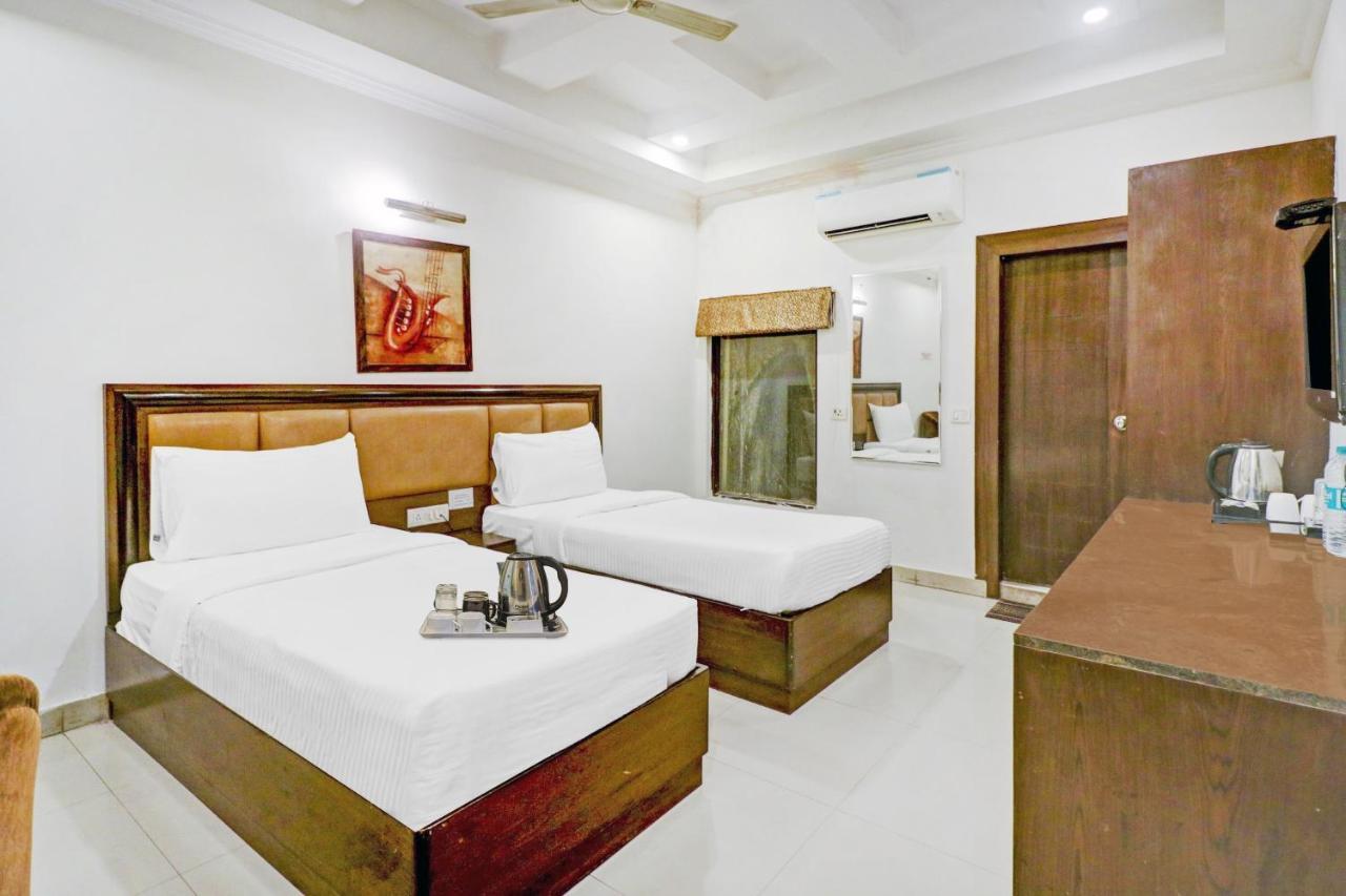 Hotel Townhouse 517 La Sapphire Near Delhi Airport Nuova Delhi Esterno foto