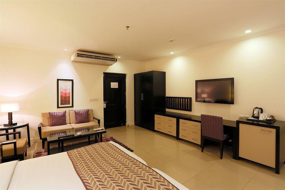 Hotel Townhouse 517 La Sapphire Near Delhi Airport Nuova Delhi Esterno foto